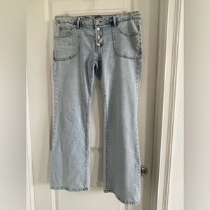 Women low rise exposed button fly Flare leg jeans light wash